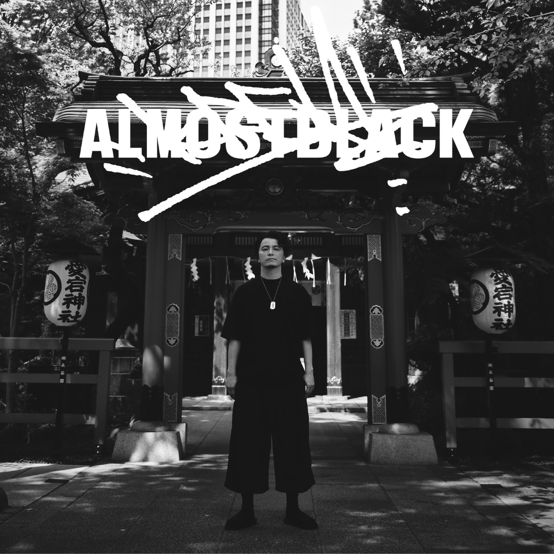 ALMOSTBLACK × KREVA コラボアイテム発売｜音と言葉と服の融合、6/18リリース