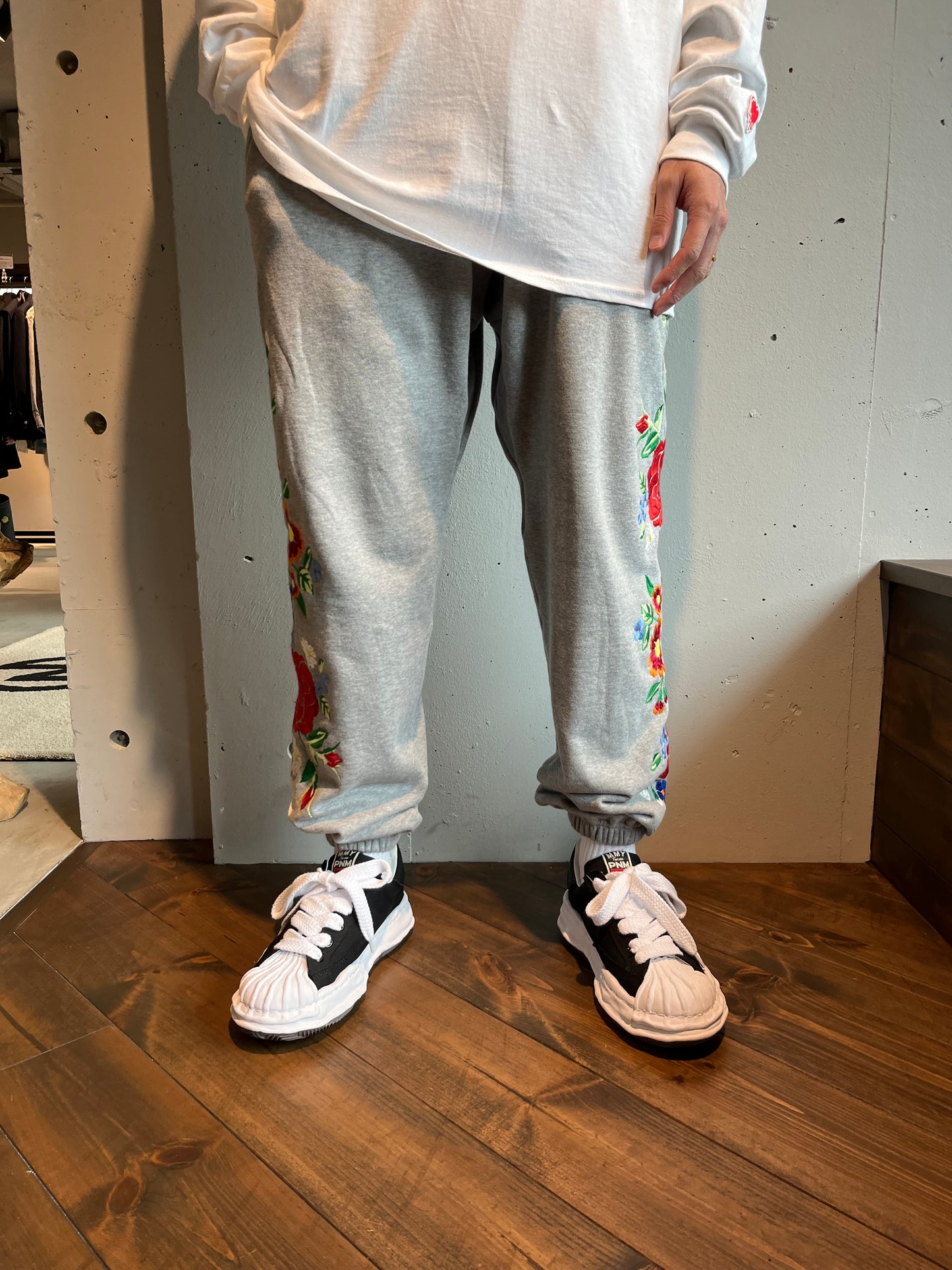 ＜GENDERLESS＞EMBROIDERED SWEATPANT