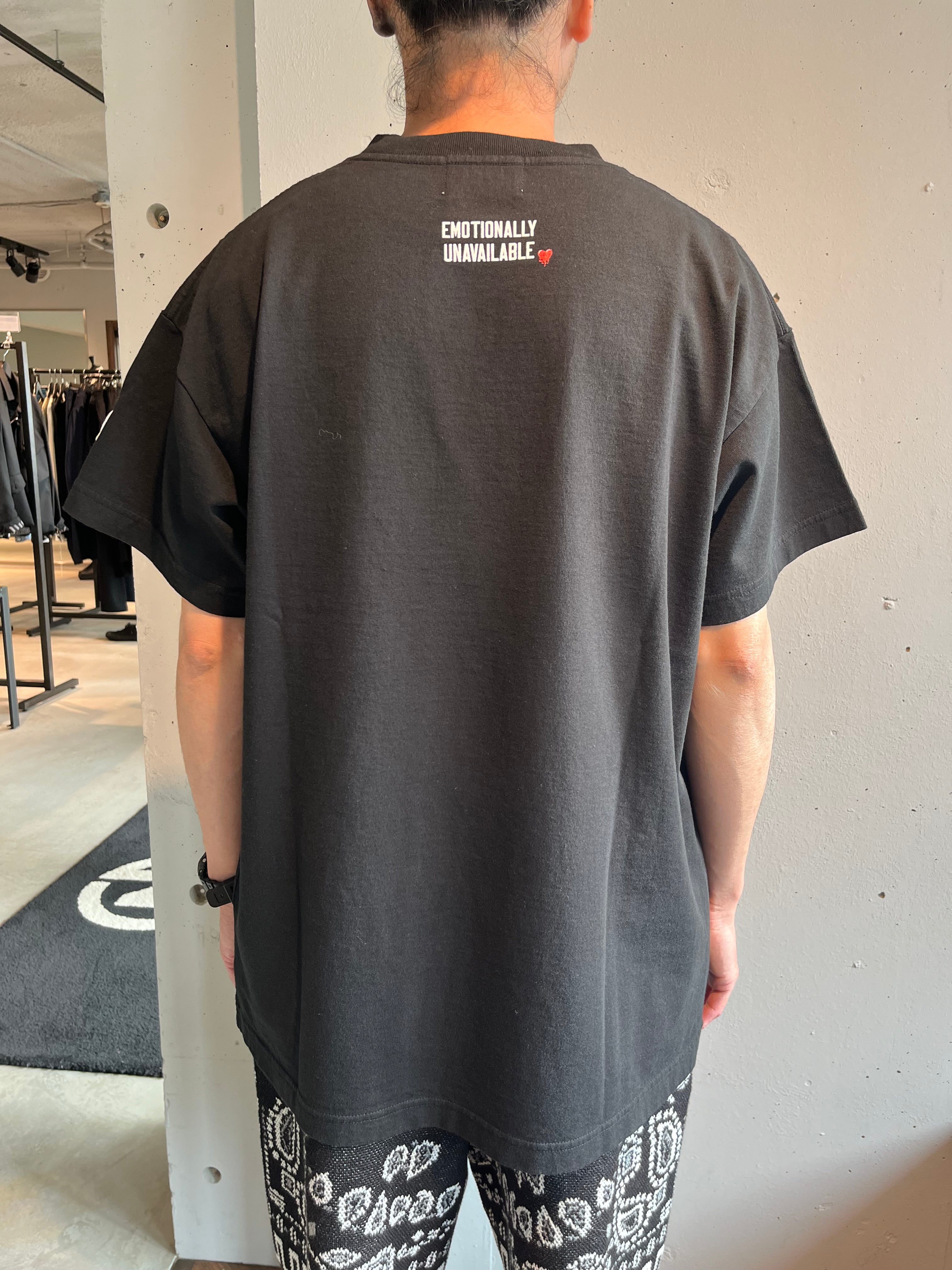 EMOTIONALLY UNAVAILABLE-<GENDERLESS> PLAIN POCKET TEE-NOWALL